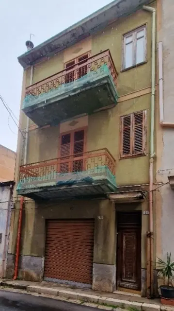 via Ugo Foscolo nn. 19-21, Partinico, (Palermo)
