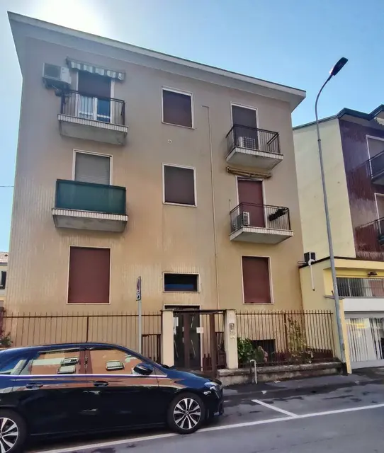 Via Monte Rosa 87, Rozzano, (Milano)