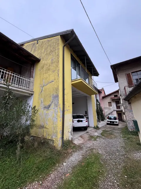 Via Monte Pasubio 6 (già civico 4), Sangiano, (Varese)