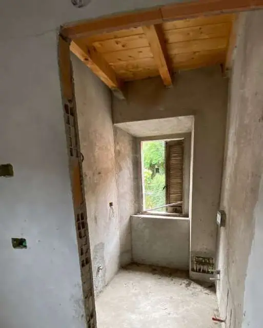 Via Guglielmo Marconi 25, Besano, (Varese)