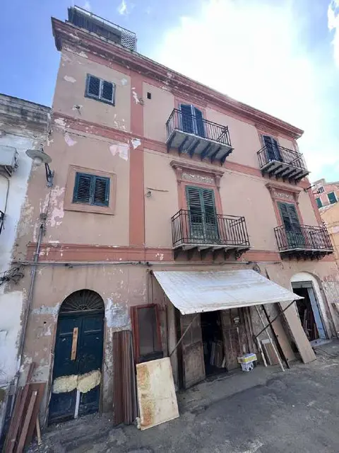 P.zza Vincenzo Linares, 90139 Palermo PA, Italia, Palermo, (Palermo)