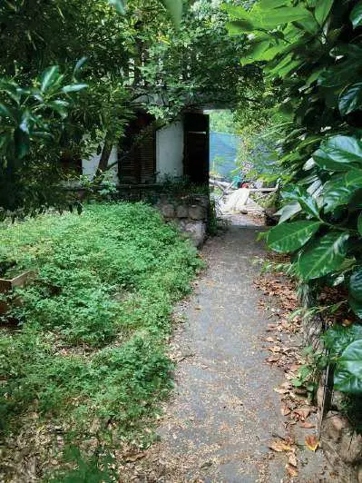 via G. Verga 5, Bisuschio, (Varese)