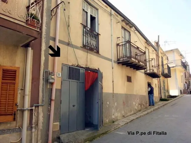 corso vittorio Emanuele, Campofelice di Fitalia, (Palermo)