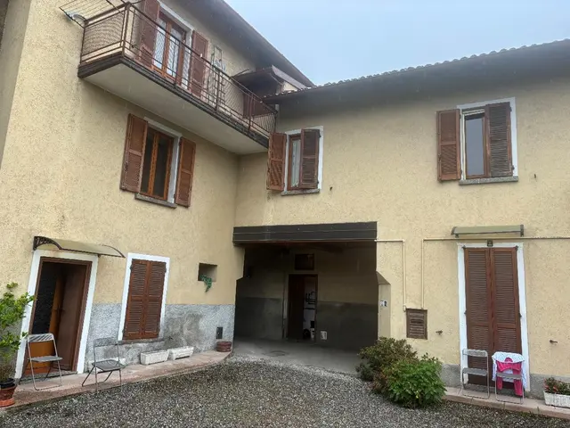 Via Manzoni 18, Albavilla, (Como)
