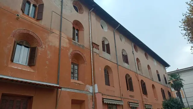 Via Largo Giulio Cesare  4, Varano Borghi, (Varese)
